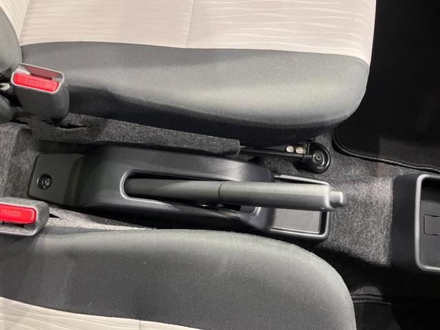 ミライース L SAIII 衝突軽減装置 禁煙車 クリアランスソナー オートハイビーム 車線逸脱警報 誤発進抑制機能 先行車発進告知 オートライト CD再生 AUX アイドリングストップ 横滑り防止装置 ドアバイザー(31枚目)