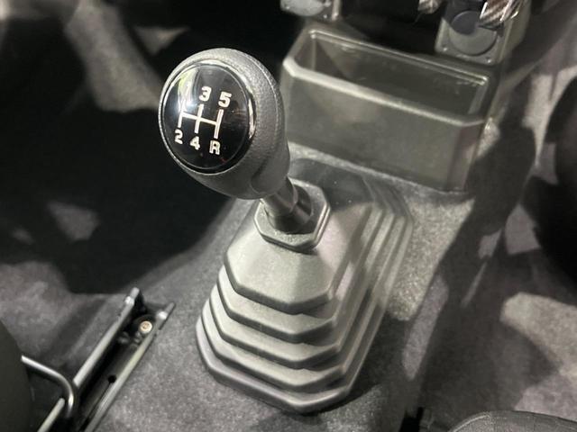 ジムニー XG 4WD 5MT ターボ SDナビ 禁煙車 ドラレコ Bluetooth AM FM再生 ドアバイザー プライバシーガラス 横滑り防止装置 盗難防止装置 エアバック(運転席 助手席 サイド カーテン)(3枚目)