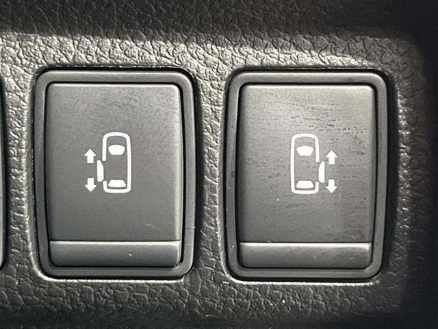 エルグランド 250ハイウェイスターS アーバンクロム 両側電動ドア 後席モニター 純正ナビ 全周囲カメラ 衝突軽減装置 レーダークルーズ 禁煙車 パワーバックドア ハーフレザーシート ドラレコ コーナーセンサー レーンキープ デジタルインナーミラー(3枚目)