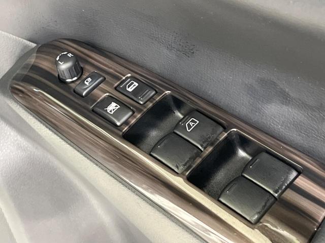 エルグランド 250ハイウェイスターS アーバンクロム 両側電動ドア 後席モニター 純正ナビ 全周囲カメラ 衝突軽減装置 レーダークルーズ 禁煙車 パワーバックドア ハーフレザーシート ドラレコ コーナーセンサー レーンキープ デジタルインナーミラー(28枚目)