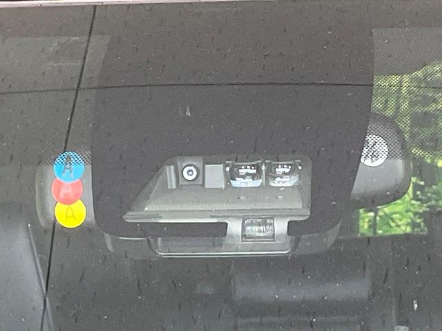 ノア Si ダブルバイビー 両側電動ドア 純正10型ナビ 12型後席モニター バックカメラ 衝突軽減装置 禁煙車 ハーフレザーシート 前後ドラレコ コーナーセンサー スマートキー LEDヘッド ETC クルコン オートハイビーム(7枚目)