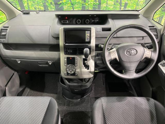 ノア Si 電動スライドドア 純正ナビ バックカメラ 後席モニター 禁煙車 スマートキー HIDヘッド ETC オートエアコン 純正16インチAW CD/DVD再生 フルセグ ステアリングスイッチ パドルシフト(2枚目)