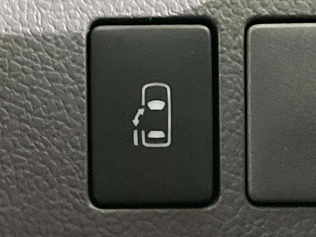 ノア Si 電動スライドドア 純正ナビ バックカメラ 後席モニター 禁煙車 スマートキー HIDヘッド ETC オートエアコン 純正16インチAW CD/DVD再生 フルセグ ステアリングスイッチ パドルシフト(6枚目)