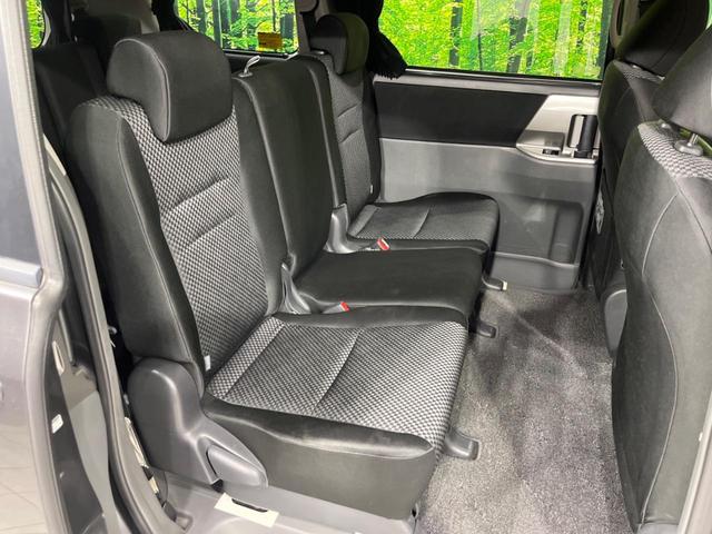 ノア Si 電動スライドドア 純正ナビ バックカメラ 後席モニター 禁煙車 スマートキー HIDヘッド ETC オートエアコン 純正16インチAW CD/DVD再生 フルセグ ステアリングスイッチ パドルシフト(9枚目)
