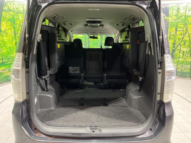 ノア Si 電動スライドドア 純正ナビ バックカメラ 後席モニター 禁煙車 スマートキー HIDヘッド ETC オートエアコン 純正16インチAW CD/DVD再生 フルセグ ステアリングスイッチ パドルシフト(11枚目)