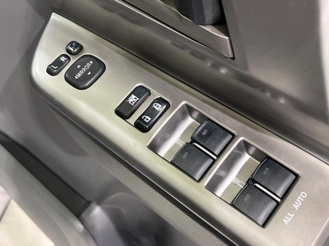 ノア Si 電動スライドドア 純正ナビ バックカメラ 後席モニター 禁煙車 スマートキー HIDヘッド ETC オートエアコン 純正16インチAW CD/DVD再生 フルセグ ステアリングスイッチ パドルシフト(58枚目)