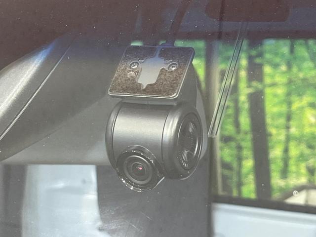 【ドライブレコーダー】安心・安全なカーライフに必須のドライブレコーダーを装備!走行中はもちろん、あおり運転や事故に遭遇した際の状況も映像で記録し、万一のリスクに備えます。