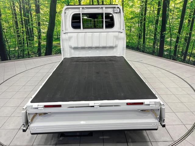 積み下ろしのしやすいデッキにはたっぷりと荷物を積み込んでいただけます。遊びから仕事まで、様々なシーンで頼れます♪