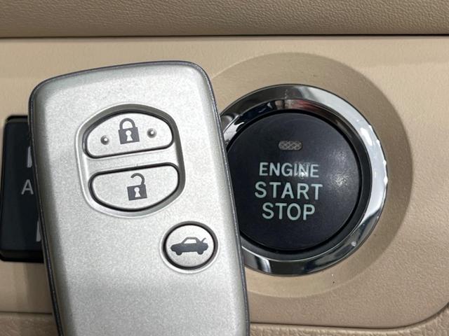 クラウン 2.5ロイヤルサルーン プレミアムエディション 純正ナビ バックカメラ 禁煙車 パワーシート ドラレコ スマートキー HIDヘッド ETC クルコン オートライト デュアルオートエアコン 純正16インチAW フルセグ CD DVD再生 フォグライト(5枚目)