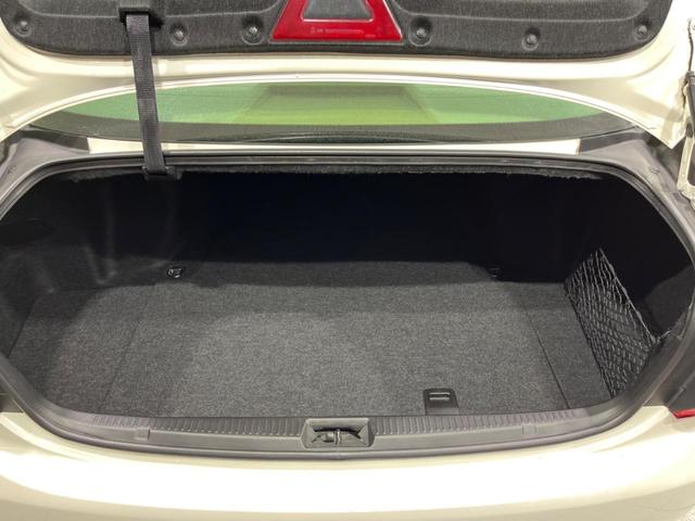 クラウン 2.5ロイヤルサルーン プレミアムエディション 純正ナビ バックカメラ 禁煙車 パワーシート ドラレコ スマートキー HIDヘッド ETC クルコン オートライト デュアルオートエアコン 純正16インチAW フルセグ CD DVD再生 フォグライト(10枚目)