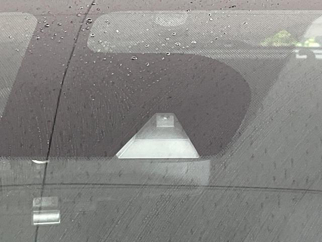 ノート ｅ－パワー　Ｘ　ＳＤナビ　全周囲カメラ　衝突軽減装置　禁煙車　コーナーセンサー　スマートキー　ＬＥＤヘッド　ＥＴＣ　車線逸脱警報　誤発進抑制機能　オートライト　オートエアコン　Ｂｌｕｅｔｏｏｔｈ　ＣＤ　ＤＶＤ再生（5枚目）