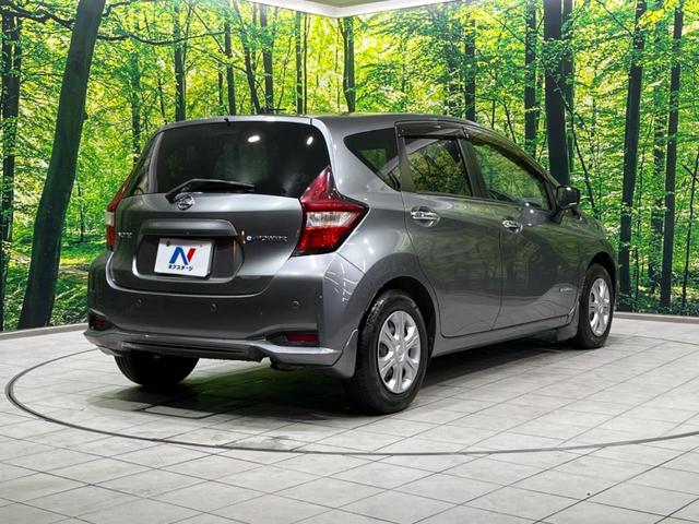 ノート ｅ－パワー　Ｘ　ＳＤナビ　全周囲カメラ　衝突軽減装置　禁煙車　コーナーセンサー　スマートキー　ＬＥＤヘッド　ＥＴＣ　車線逸脱警報　誤発進抑制機能　オートライト　オートエアコン　Ｂｌｕｅｔｏｏｔｈ　ＣＤ　ＤＶＤ再生（17枚目）