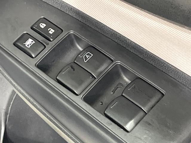 ノート ｅ－パワー　Ｘ　ＳＤナビ　全周囲カメラ　衝突軽減装置　禁煙車　コーナーセンサー　スマートキー　ＬＥＤヘッド　ＥＴＣ　車線逸脱警報　誤発進抑制機能　オートライト　オートエアコン　Ｂｌｕｅｔｏｏｔｈ　ＣＤ　ＤＶＤ再生（34枚目）