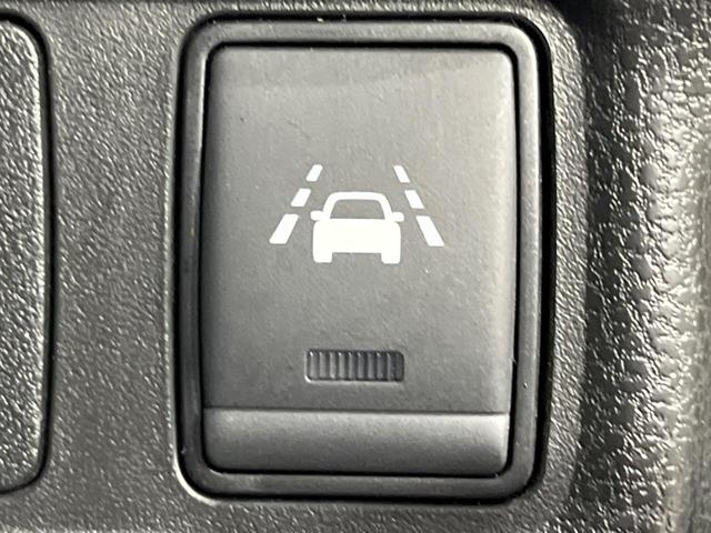 ノート ｅ－パワー　Ｘ　ＳＤナビ　全周囲カメラ　衝突軽減装置　禁煙車　コーナーセンサー　スマートキー　ＬＥＤヘッド　ＥＴＣ　車線逸脱警報　誤発進抑制機能　オートライト　オートエアコン　Ｂｌｕｅｔｏｏｔｈ　ＣＤ　ＤＶＤ再生（36枚目）