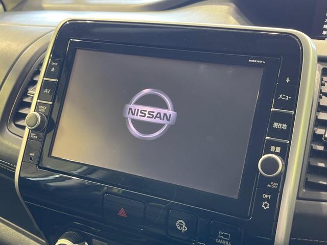 【純正９型ナビ】人気の純正ナビを装備。オーディオ機能も充実しており、Ｂｌｕｅｔｏｏｔｈ接続すればお持ちのスマホやＭＰ３プレイヤーの音楽を再生可能！毎日の運転がさらに楽しくなります！！