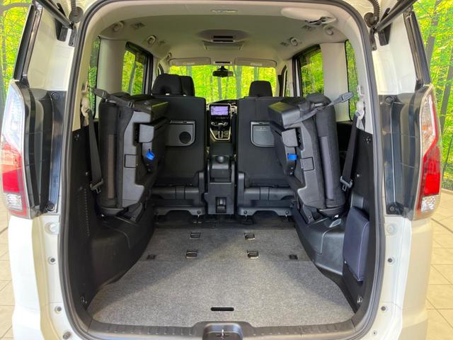 後席を格納すると、これだけの広さが！シーンに合わせたシートアレンジで、大きな荷物も積むことが出来ます♪