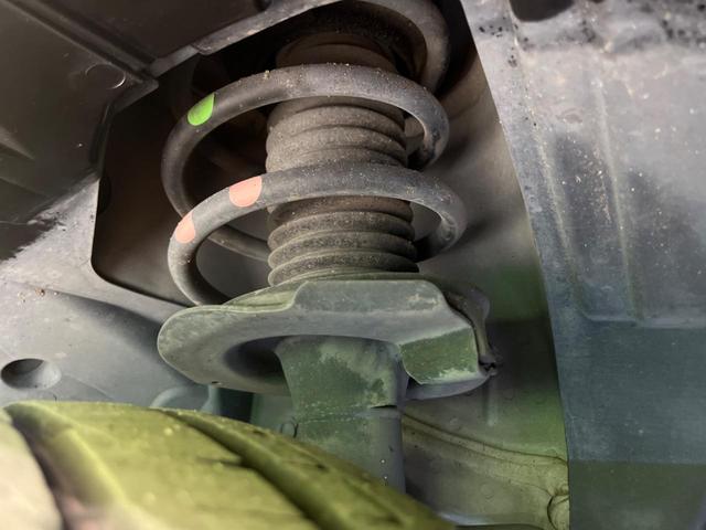 お車を安心してお乗りいただく為には、足回りの定期点検が欠かせません。サービスサポート（有償保証）では無料点検もご提供しており、安心のカーライフをお過ごしいただけるサポート体制が整っています。