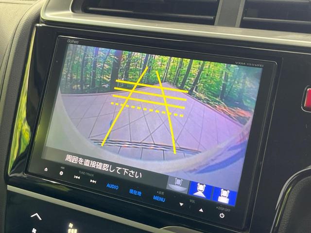 フィットハイブリッド Ｌパッケージ　純正ナビ　バックカメラ　衝突軽減装置　禁煙車　ハーフレザーシート　スマートキー　ＬＥＤヘッド　ＥＴＣ　クルコン　誤発進抑制機能　オートライト　オートエアコン　Ｂｌｕｅｔｏｏｔｈ　ＣＤ　ＤＶＤ再生（4枚目）