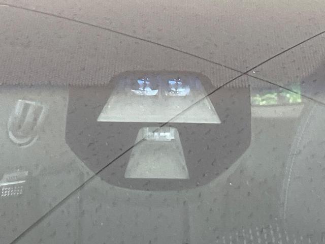 フィットハイブリッド Ｌパッケージ　純正ナビ　バックカメラ　衝突軽減装置　禁煙車　ハーフレザーシート　スマートキー　ＬＥＤヘッド　ＥＴＣ　クルコン　誤発進抑制機能　オートライト　オートエアコン　Ｂｌｕｅｔｏｏｔｈ　ＣＤ　ＤＶＤ再生（5枚目）