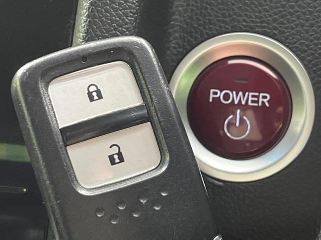 フィットハイブリッド Ｌパッケージ　純正ナビ　バックカメラ　衝突軽減装置　禁煙車　ハーフレザーシート　スマートキー　ＬＥＤヘッド　ＥＴＣ　クルコン　誤発進抑制機能　オートライト　オートエアコン　Ｂｌｕｅｔｏｏｔｈ　ＣＤ　ＤＶＤ再生（6枚目）