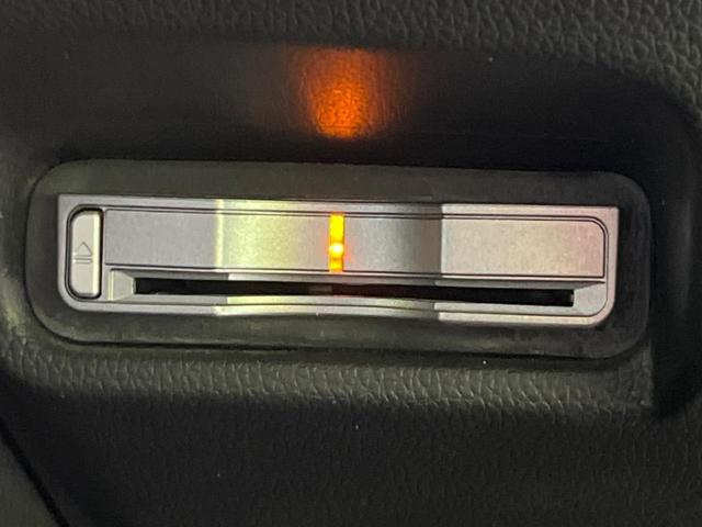 フィットハイブリッド Ｌパッケージ　純正ナビ　バックカメラ　衝突軽減装置　禁煙車　ハーフレザーシート　スマートキー　ＬＥＤヘッド　ＥＴＣ　クルコン　誤発進抑制機能　オートライト　オートエアコン　Ｂｌｕｅｔｏｏｔｈ　ＣＤ　ＤＶＤ再生（7枚目）