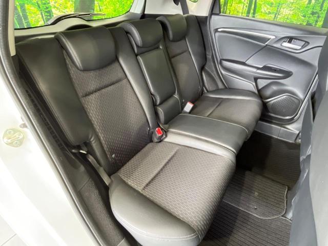 フィットハイブリッド Ｌパッケージ　純正ナビ　バックカメラ　衝突軽減装置　禁煙車　ハーフレザーシート　スマートキー　ＬＥＤヘッド　ＥＴＣ　クルコン　誤発進抑制機能　オートライト　オートエアコン　Ｂｌｕｅｔｏｏｔｈ　ＣＤ　ＤＶＤ再生（9枚目）