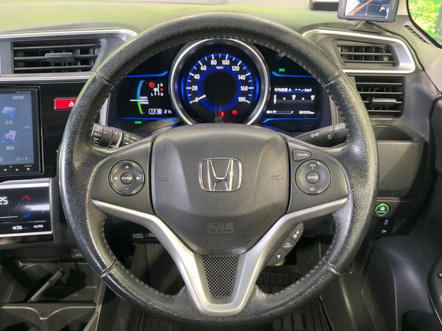 フィットハイブリッド Ｌパッケージ　純正ナビ　バックカメラ　衝突軽減装置　禁煙車　ハーフレザーシート　スマートキー　ＬＥＤヘッド　ＥＴＣ　クルコン　誤発進抑制機能　オートライト　オートエアコン　Ｂｌｕｅｔｏｏｔｈ　ＣＤ　ＤＶＤ再生（11枚目）