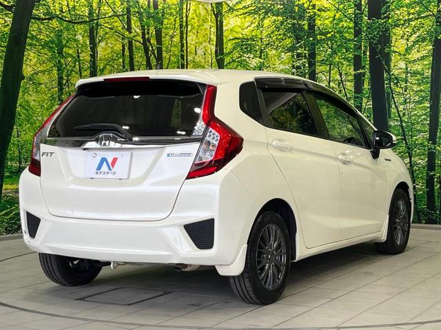 フィットハイブリッド Ｌパッケージ　純正ナビ　バックカメラ　衝突軽減装置　禁煙車　ハーフレザーシート　スマートキー　ＬＥＤヘッド　ＥＴＣ　クルコン　誤発進抑制機能　オートライト　オートエアコン　Ｂｌｕｅｔｏｏｔｈ　ＣＤ　ＤＶＤ再生（17枚目）