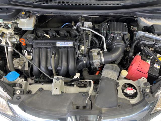 フィットハイブリッド Ｌパッケージ　純正ナビ　バックカメラ　衝突軽減装置　禁煙車　ハーフレザーシート　スマートキー　ＬＥＤヘッド　ＥＴＣ　クルコン　誤発進抑制機能　オートライト　オートエアコン　Ｂｌｕｅｔｏｏｔｈ　ＣＤ　ＤＶＤ再生（18枚目）