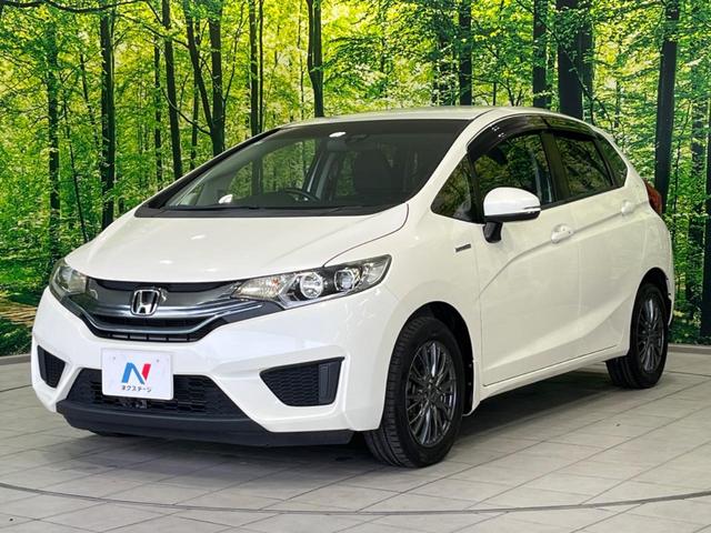 フィットハイブリッド Ｌパッケージ　純正ナビ　バックカメラ　衝突軽減装置　禁煙車　ハーフレザーシート　スマートキー　ＬＥＤヘッド　ＥＴＣ　クルコン　誤発進抑制機能　オートライト　オートエアコン　Ｂｌｕｅｔｏｏｔｈ　ＣＤ　ＤＶＤ再生（24枚目）