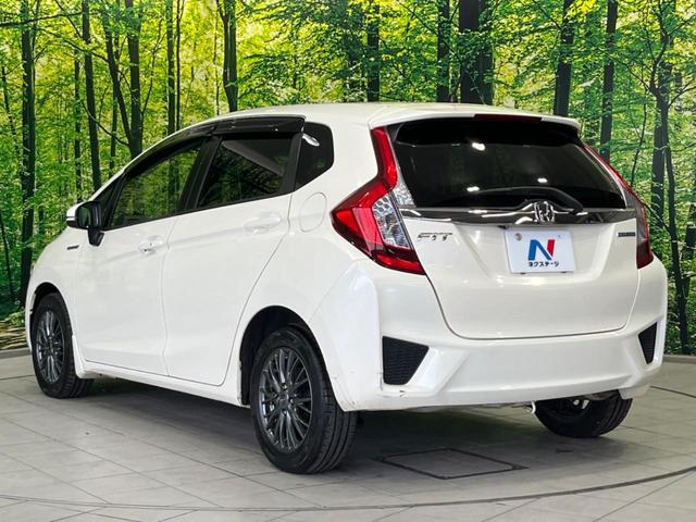 フィットハイブリッド Ｌパッケージ　純正ナビ　バックカメラ　衝突軽減装置　禁煙車　ハーフレザーシート　スマートキー　ＬＥＤヘッド　ＥＴＣ　クルコン　誤発進抑制機能　オートライト　オートエアコン　Ｂｌｕｅｔｏｏｔｈ　ＣＤ　ＤＶＤ再生（25枚目）