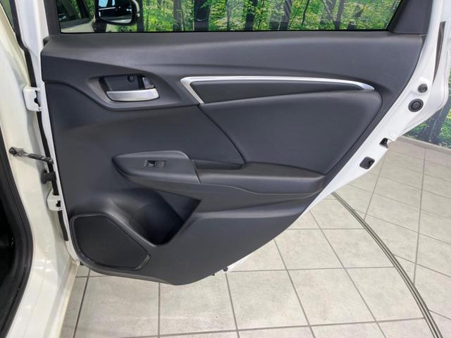 フィットハイブリッド Ｌパッケージ　純正ナビ　バックカメラ　衝突軽減装置　禁煙車　ハーフレザーシート　スマートキー　ＬＥＤヘッド　ＥＴＣ　クルコン　誤発進抑制機能　オートライト　オートエアコン　Ｂｌｕｅｔｏｏｔｈ　ＣＤ　ＤＶＤ再生（61枚目）