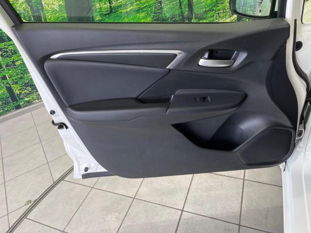 フィットハイブリッド Ｌパッケージ　純正ナビ　バックカメラ　衝突軽減装置　禁煙車　ハーフレザーシート　スマートキー　ＬＥＤヘッド　ＥＴＣ　クルコン　誤発進抑制機能　オートライト　オートエアコン　Ｂｌｕｅｔｏｏｔｈ　ＣＤ　ＤＶＤ再生（62枚目）