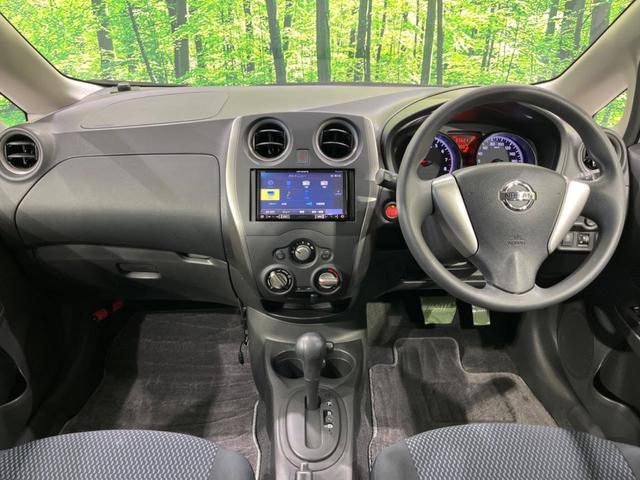 ノート Ｘ　Ｖセレクション＋セーフティ　ＳＤナビ　衝突軽減装置　禁煙車　スマートキー　ＥＴＣ　車線逸脱警報　誤発進抑制機能　ＣＤ　ＤＶＤ再生　地デジ　アイドリングストップ　横滑り防止装置　プライバシーガラス　電動格納ミラー　盗難防止装置（2枚目）