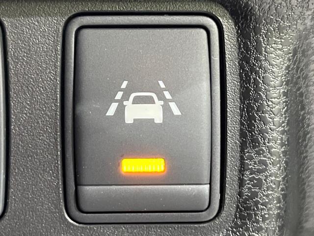 ノート Ｘ　Ｖセレクション＋セーフティ　ＳＤナビ　衝突軽減装置　禁煙車　スマートキー　ＥＴＣ　車線逸脱警報　誤発進抑制機能　ＣＤ　ＤＶＤ再生　地デジ　アイドリングストップ　横滑り防止装置　プライバシーガラス　電動格納ミラー　盗難防止装置（6枚目）