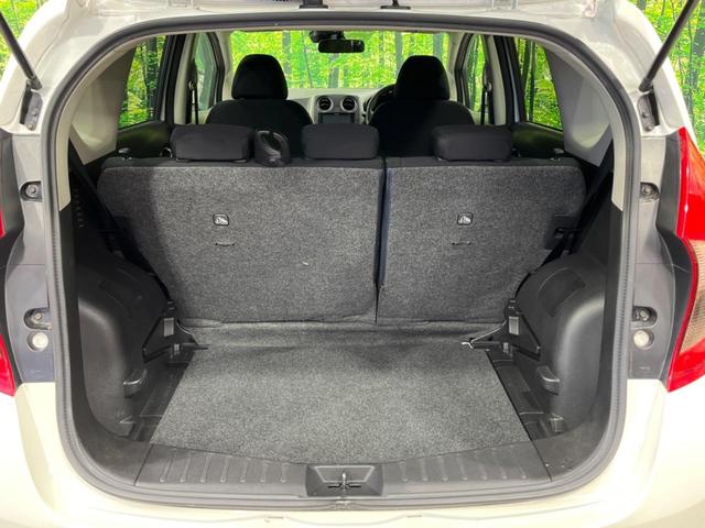 ノート Ｘ　Ｖセレクション＋セーフティ　ＳＤナビ　衝突軽減装置　禁煙車　スマートキー　ＥＴＣ　車線逸脱警報　誤発進抑制機能　ＣＤ　ＤＶＤ再生　地デジ　アイドリングストップ　横滑り防止装置　プライバシーガラス　電動格納ミラー　盗難防止装置（24枚目）
