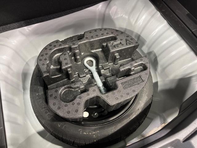 ノート Ｘ　Ｖセレクション＋セーフティ　ＳＤナビ　衝突軽減装置　禁煙車　スマートキー　ＥＴＣ　車線逸脱警報　誤発進抑制機能　ＣＤ　ＤＶＤ再生　地デジ　アイドリングストップ　横滑り防止装置　プライバシーガラス　電動格納ミラー　盗難防止装置（26枚目）