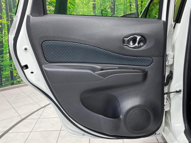 ノート Ｘ　Ｖセレクション＋セーフティ　ＳＤナビ　衝突軽減装置　禁煙車　スマートキー　ＥＴＣ　車線逸脱警報　誤発進抑制機能　ＣＤ　ＤＶＤ再生　地デジ　アイドリングストップ　横滑り防止装置　プライバシーガラス　電動格納ミラー　盗難防止装置（39枚目）