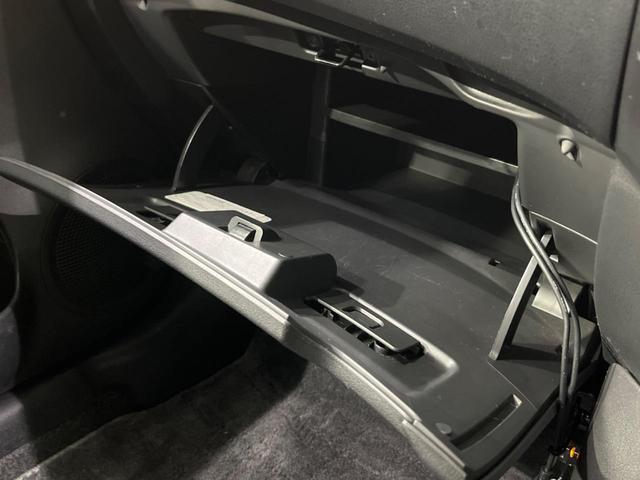 ノート Ｘ　Ｖセレクション＋セーフティ　ＳＤナビ　衝突軽減装置　禁煙車　スマートキー　ＥＴＣ　車線逸脱警報　誤発進抑制機能　ＣＤ　ＤＶＤ再生　地デジ　アイドリングストップ　横滑り防止装置　プライバシーガラス　電動格納ミラー　盗難防止装置（45枚目）