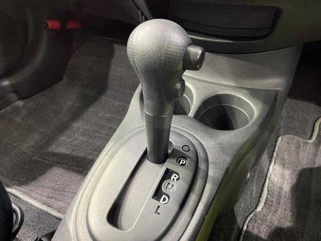 ノート Ｘ　Ｖセレクション＋セーフティ　ＳＤナビ　衝突軽減装置　禁煙車　スマートキー　ＥＴＣ　車線逸脱警報　誤発進抑制機能　ＣＤ　ＤＶＤ再生　地デジ　アイドリングストップ　横滑り防止装置　プライバシーガラス　電動格納ミラー　盗難防止装置（50枚目）