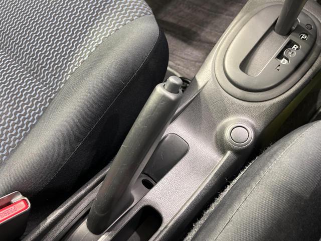 ノート Ｘ　Ｖセレクション＋セーフティ　ＳＤナビ　衝突軽減装置　禁煙車　スマートキー　ＥＴＣ　車線逸脱警報　誤発進抑制機能　ＣＤ　ＤＶＤ再生　地デジ　アイドリングストップ　横滑り防止装置　プライバシーガラス　電動格納ミラー　盗難防止装置（51枚目）