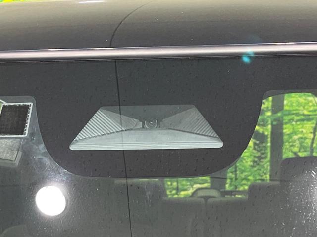 N-BOXカスタム ターボ 両側電動ドア 全周囲カメラ 衝突軽減装置 レーダークルーズ 禁煙車 ハーフレザーシート コーナーセンサー レーンキープ スマートキー LEDヘッド ETC オートハイビーム 純正15インチAW(6枚目)