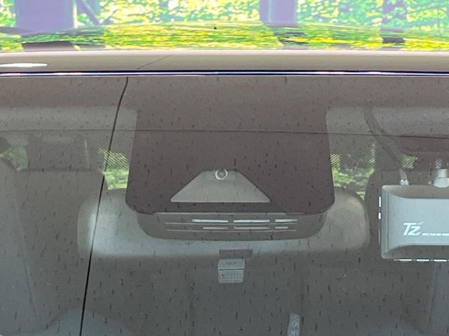 ヤリスクロス ハイブリッドＧ　モデリスタエアロ　純正８型ナビ　全周囲カメラ　衝突軽減装置　レーダークルーズ　禁煙車　シートヒーター　前後ドラレコ　コーナーセンサー　スマートキー　ＬＥＤヘッド　ＥＴＣ　ステアリングヒーター（6枚目）