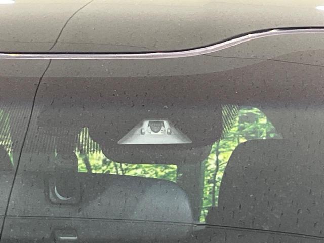 フリード G・ホンダセンシング 両側電動ドア 純正9型ナビ 後席モニター バックカメラ 寒冷地仕様 衝突軽減装置 レーダークルーズ 禁煙車 レーンキープ スマートキー LEDヘッド ETC 誤発進抑制機能 先行車発進告知 DVD再生(7枚目)