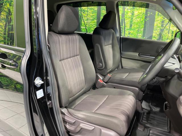 フリード G・ホンダセンシング 両側電動ドア 純正9型ナビ 後席モニター バックカメラ 寒冷地仕様 衝突軽減装置 レーダークルーズ 禁煙車 レーンキープ スマートキー LEDヘッド ETC 誤発進抑制機能 先行車発進告知 DVD再生(8枚目)