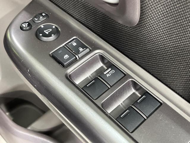 フリード G・ホンダセンシング 両側電動ドア 純正9型ナビ 後席モニター バックカメラ 寒冷地仕様 衝突軽減装置 レーダークルーズ 禁煙車 レーンキープ スマートキー LEDヘッド ETC 誤発進抑制機能 先行車発進告知 DVD再生(28枚目)