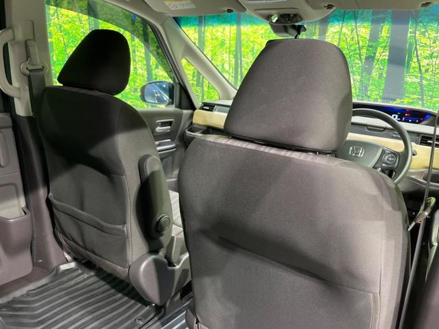 フリード G・ホンダセンシング 両側電動ドア 純正9型ナビ 後席モニター バックカメラ 寒冷地仕様 衝突軽減装置 レーダークルーズ 禁煙車 レーンキープ スマートキー LEDヘッド ETC 誤発進抑制機能 先行車発進告知 DVD再生(54枚目)