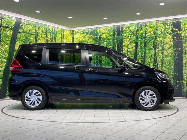 フリード G・ホンダセンシング 両側電動ドア 純正9型ナビ 後席モニター バックカメラ 寒冷地仕様 衝突軽減装置 レーダークルーズ 禁煙車 レーンキープ スマートキー LEDヘッド ETC 誤発進抑制機能 先行車発進告知 DVD再生(66枚目)