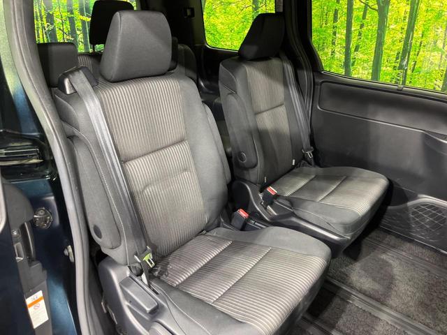 ヴォクシー ＺＳ　煌　４ＷＤ　両側電動ドア　後席モニター　ＢＩＧ－Ｘ１１型ナビ　バックカメラ　衝突軽減装置　禁煙車　前後ドラレコ　ＥＴＣ　スマートキー　ＬＥＤヘッド＆フォグ　クルコン　オートハイビーム　車線逸脱警報（9枚目）