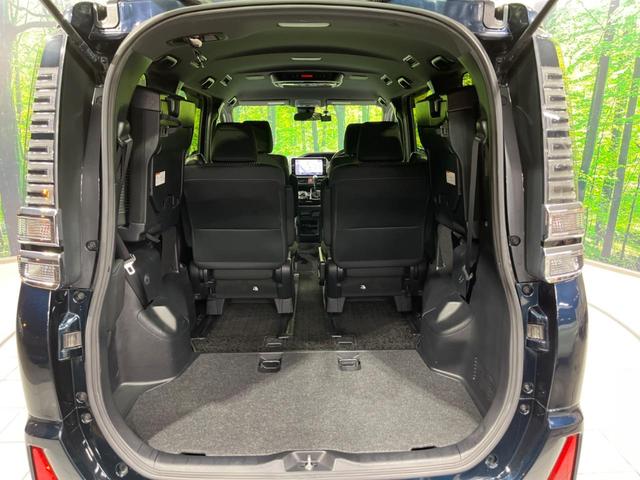 ヴォクシー ＺＳ　煌　４ＷＤ　両側電動ドア　後席モニター　ＢＩＧ－Ｘ１１型ナビ　バックカメラ　衝突軽減装置　禁煙車　前後ドラレコ　ＥＴＣ　スマートキー　ＬＥＤヘッド＆フォグ　クルコン　オートハイビーム　車線逸脱警報（11枚目）